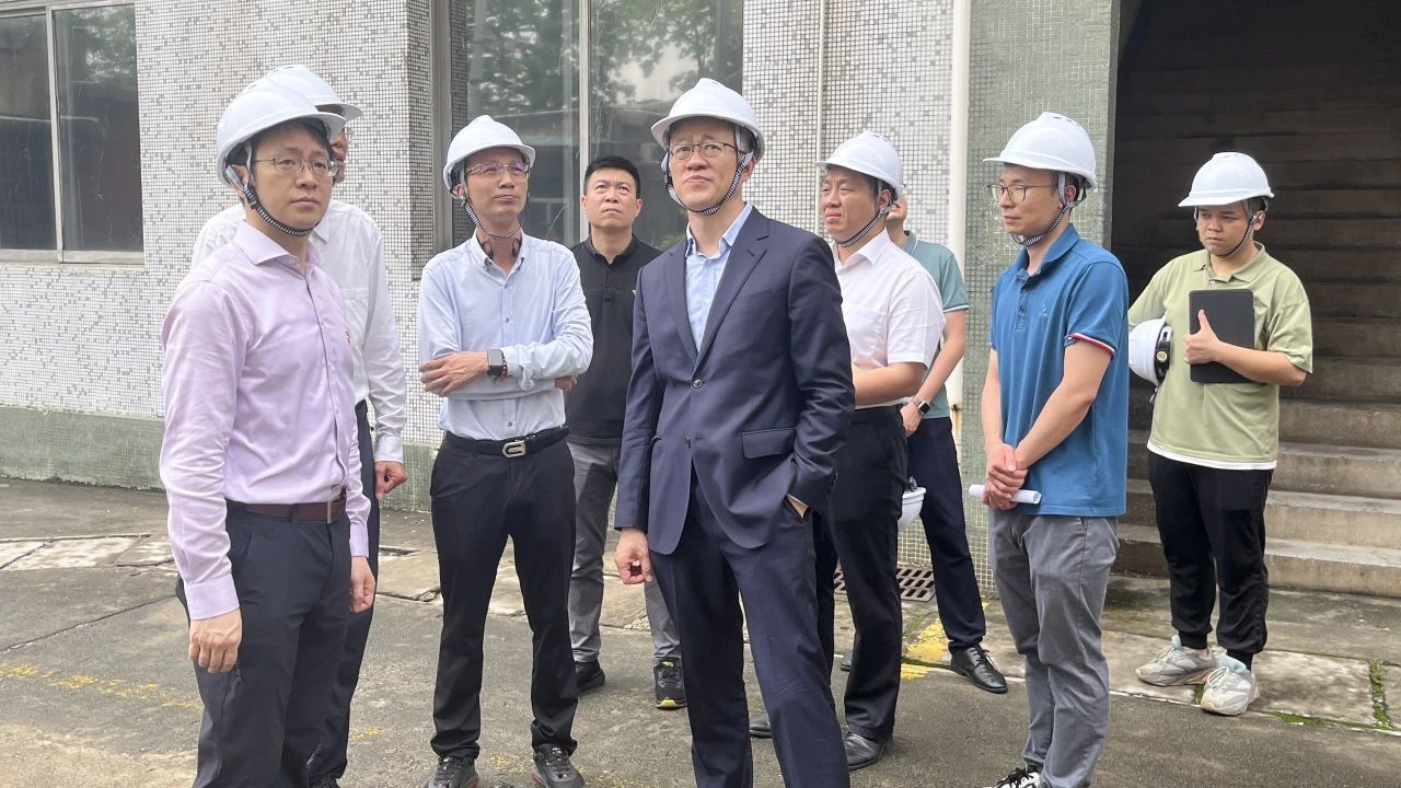 “五一”节前，广药集团党委副书记、副董事长、总经理杨军带队到白云山Z6尊龙凯时公司发展安全查抄工作