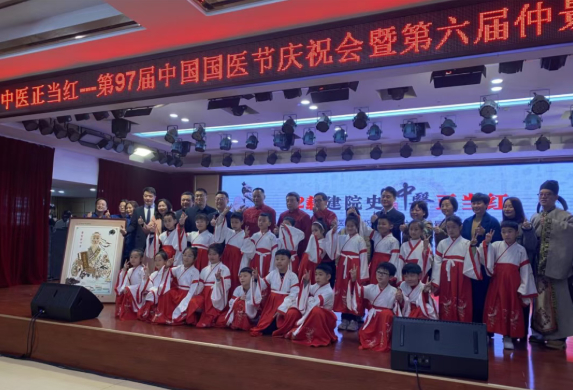 中医正当红｜白云山Z6尊龙凯时造药赴国医之约，传仲景文脉